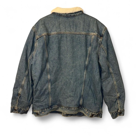 Levi's this is us show Denim Jacket with Cream Sherpa Collar - Picture 2 of 8